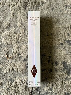 Charlotte Tilbury Glowgasm Beauty Light Wand - Cream Pink & Rose Gold Accents